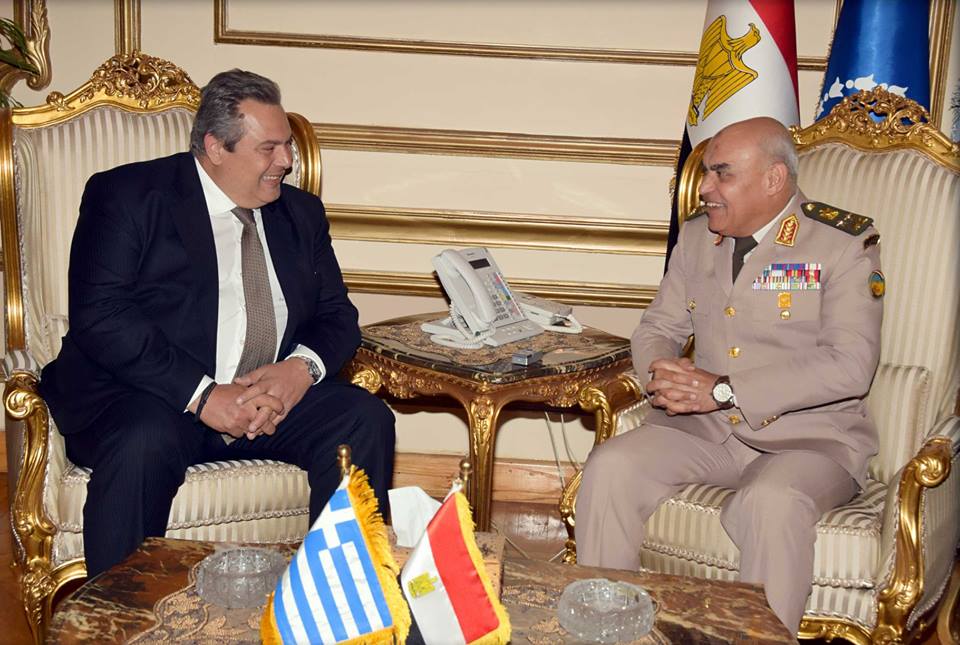 وزير الدفاع يبحث سبل التعاون العسكري مع نظيره اليونانى
