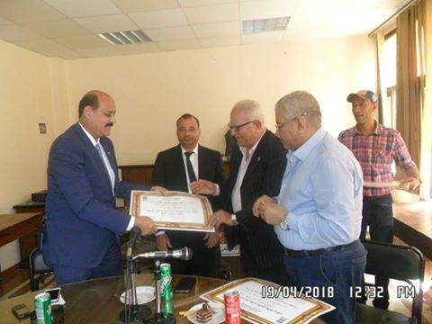 حى شرق يكرم قيادات نهضة مصر لمجهودهم الواضح فى تطوير منظومة النظافه بالإسكندرية