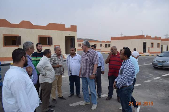 نائب وزير الإسكان في زيارة لمشاريع جهاز تعمير البحر الأحمر