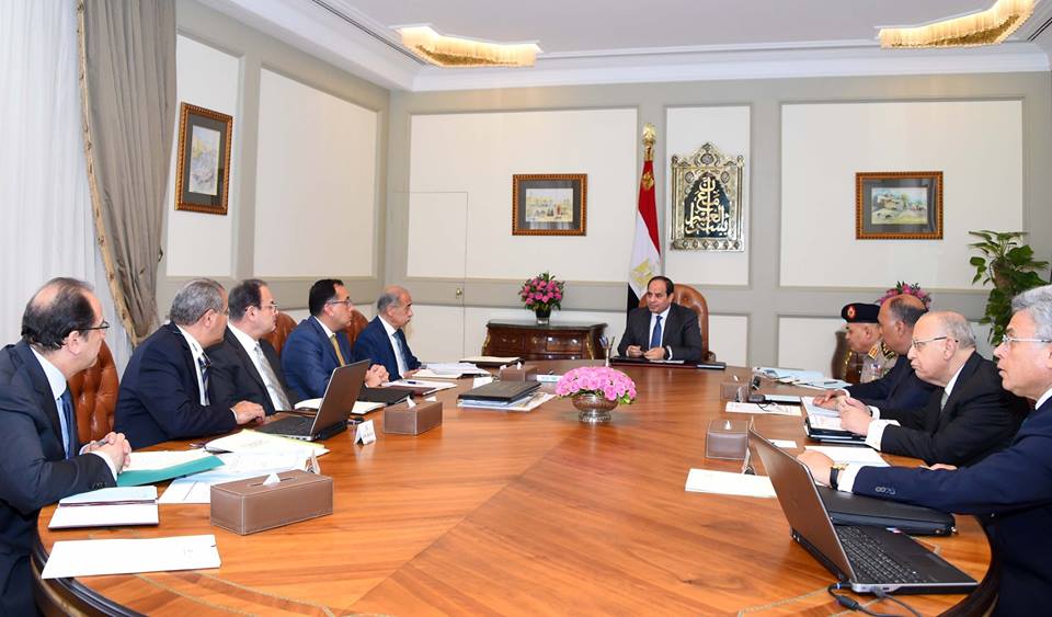 السيسى يوجه بتشديد الرقابة على منافذ البيع بالمحافظات للتأكد من توافر السلع وبيعها بالأسعار المناسبة