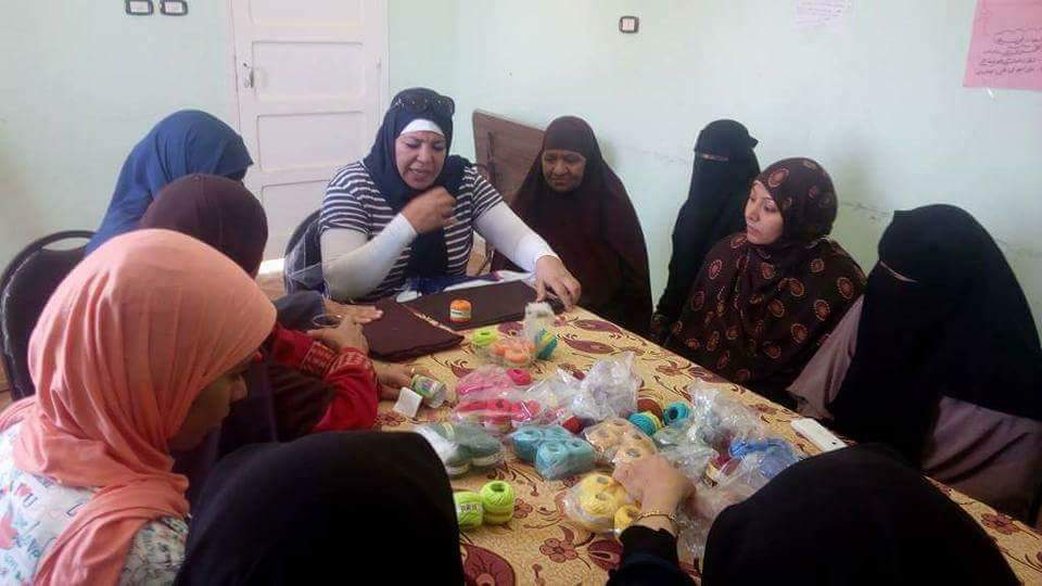 تدريب 15 سيدة على الثوب الواحاتي بثقافة الوادى الجديد