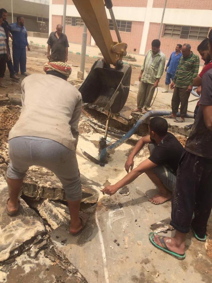 انفجار في ماسورة مياه بقطر 700 مللي خارج محطة مياه بالخانكة 