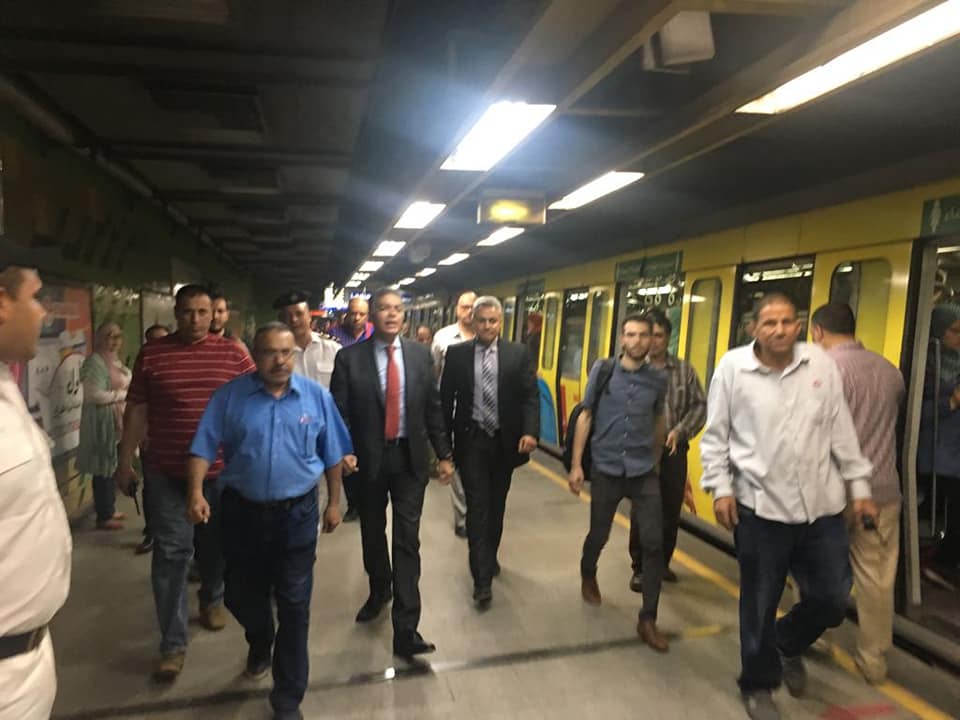 وزير النقل بجولة تفقدية في بعض محطات مترو الأنفاق