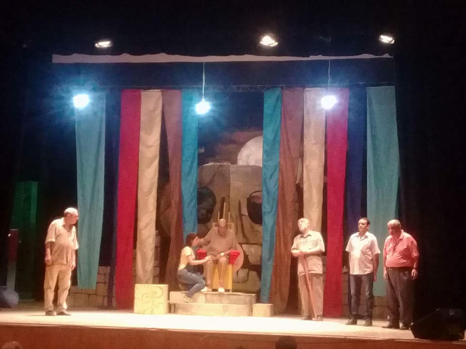 استعدادات فرقة القومية المسرحية لأولى أيام العرض المسرحي غدا