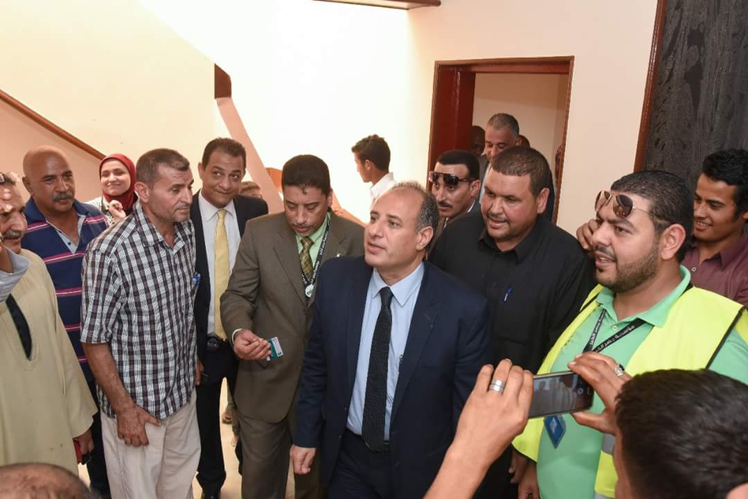 محافظ الإسكندرية يسلم ٣٥ منزل من ” مشروع سترة ” لقاطنيها ب١٣ قرية في برج العرب الجديدة