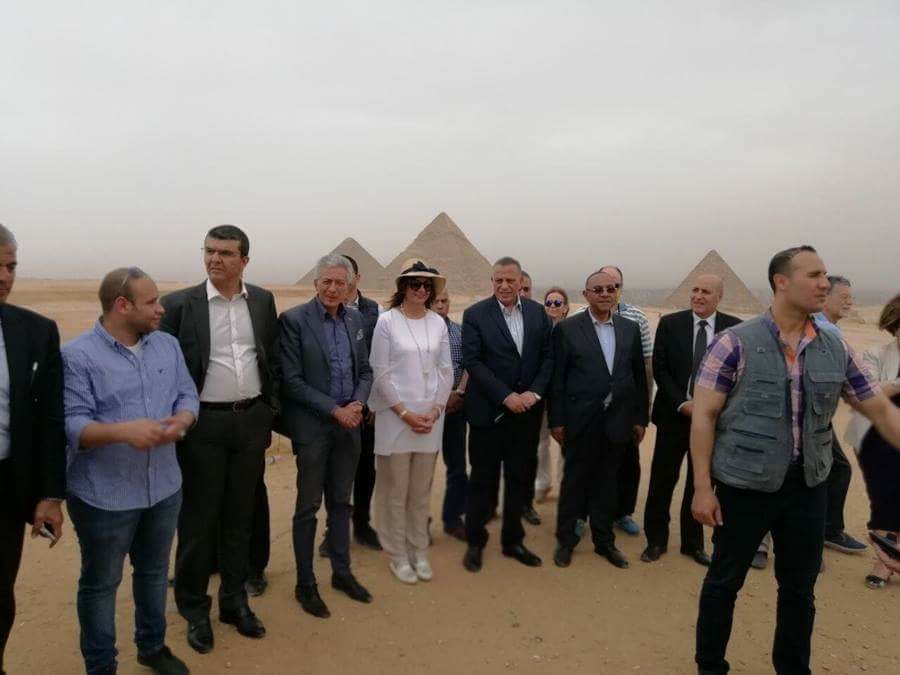 وزيرة الهجرة ومحافظ الجيزة في إستقبال الوفد اليوناني والقبرصي بمنطقة الأهرامات