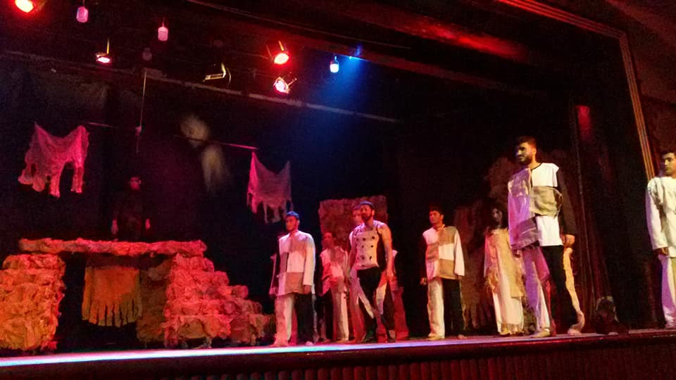 ”الساقطون ” ، ” فى انتظار جودو ” عروض مسرحية لنوادى المسرح بثقافة غزل المحلة