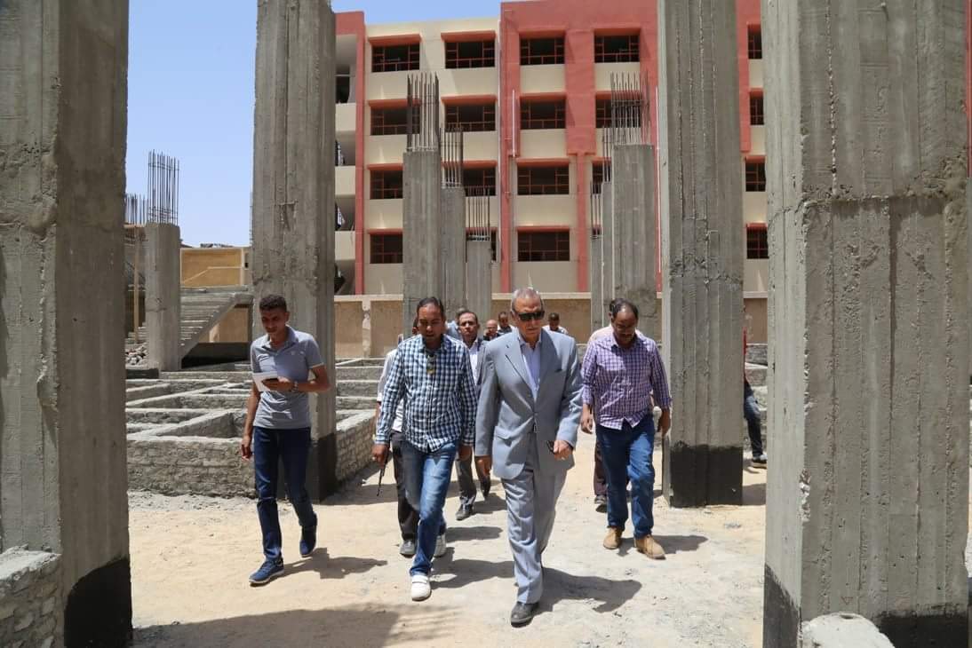 محافظ قنا يتفقد أعمال تجديد مستشفى دشنا المركزى