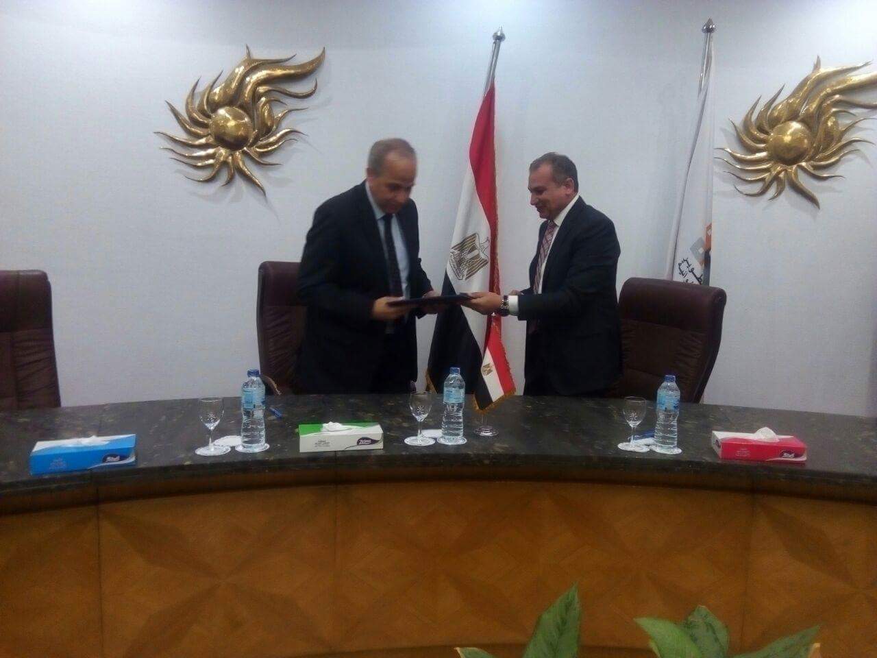 وزير الإسكان: جار تطوير 11 منطقة غير آمنة بالقليوبية أسفل خطوط الضغط العالي بها 5700 أسرة