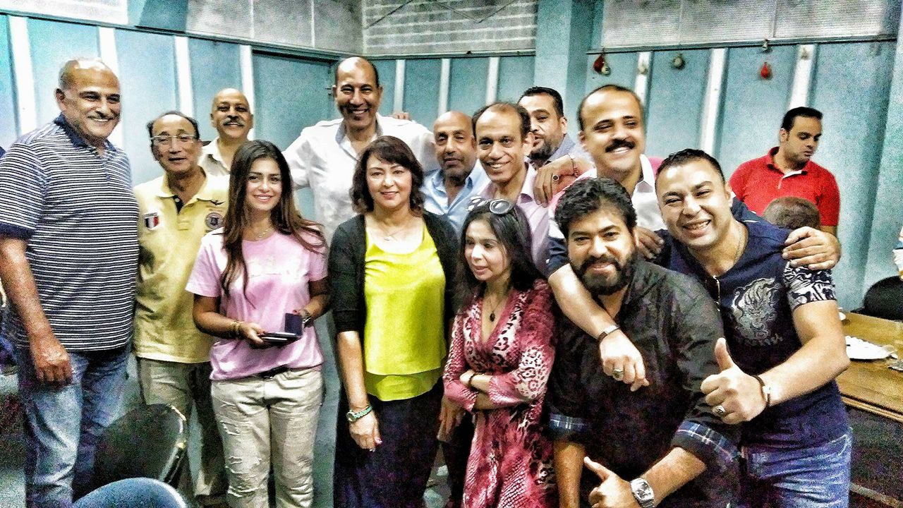 بالصور الفنان مراد فكري يبدأ بتسجيل حلقات المسلسل الإذاعي ”لست وحدك”