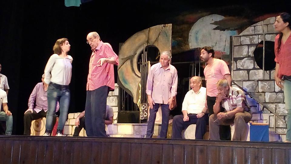 لجنة تقييم لعرض فرقة الشرقية القومية المسرحية