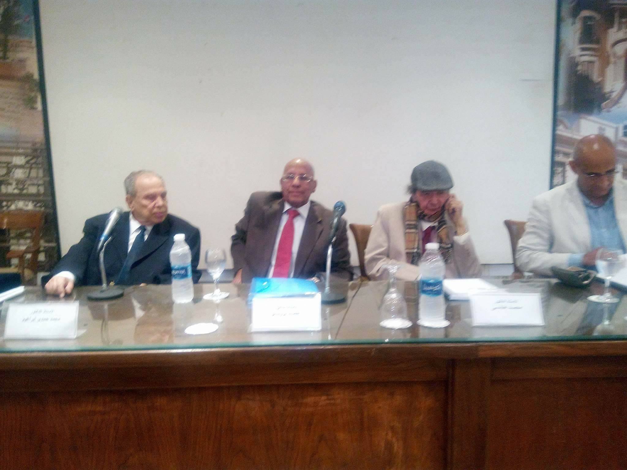 أساتذة الأدب : عنانى مترجم ” لا يشق له غبار” ومدرسة ثقافية شاملة