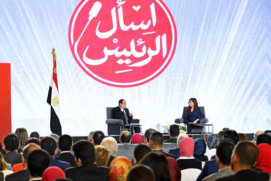 السيسي يشيد بخبرة مهاتير محمد الاقتصادية رغم كبر سنه