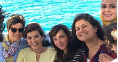 بالصور ..  شاهد ميرفت أمين في كواليس بالحجم العائلى