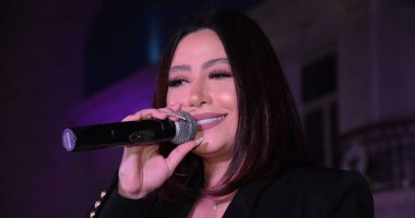الفنانة بوسي تتألق في حفل خيمة سهراية