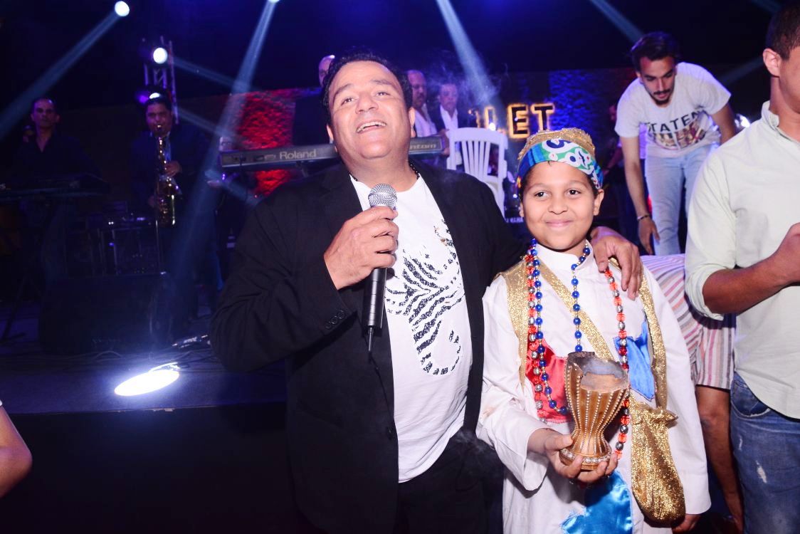 بالصور .. الخيمة الرمضانية بالشيخ زايد تشهد تألق محمد فؤاد