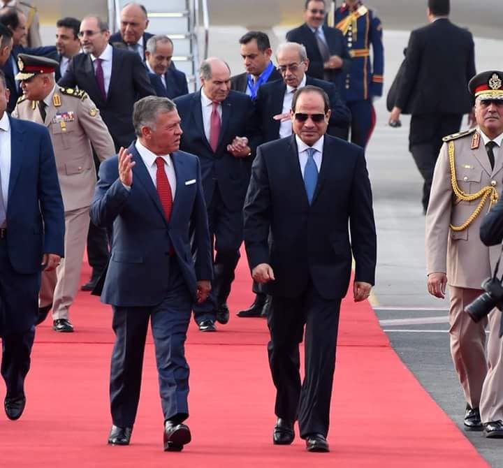 الرئيس السيسي يستقبل ملك الأردن بمطار القاهرة