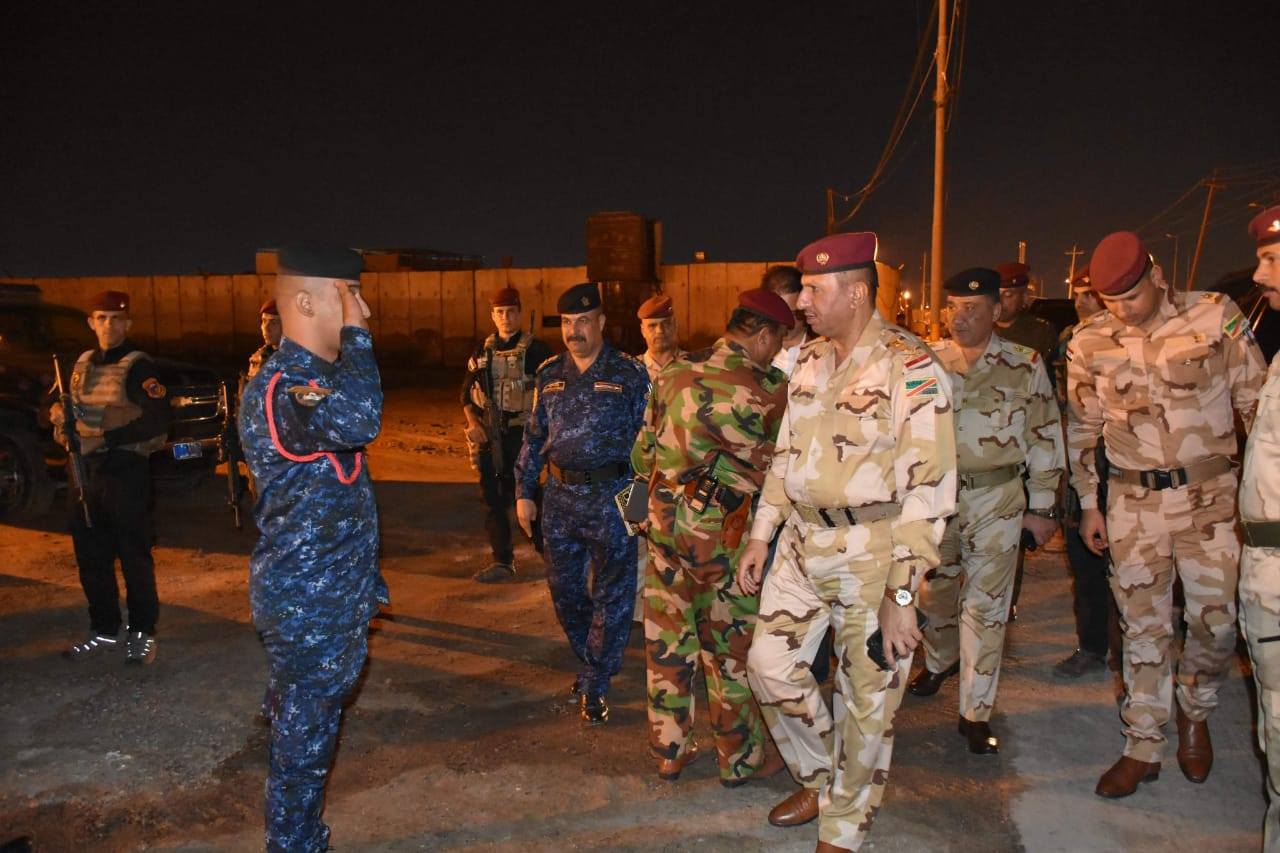 قائد عمليات البصرة يتفقد مقر القيادة ويؤكد على تطبيق الخطة الأمنية