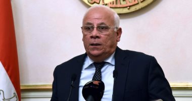 محافظ بورسعيد يؤكد أن النظام الإلكترونى بالمرور ساهم فى تقديم خدمة سريعة