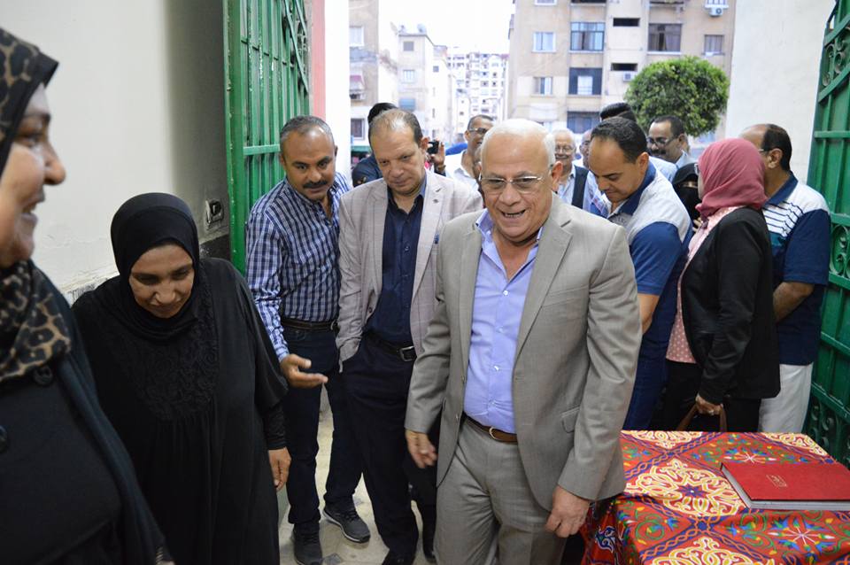 محافظ بورسعيد يشارك نزلاء دار تحسين الصحة الافطار