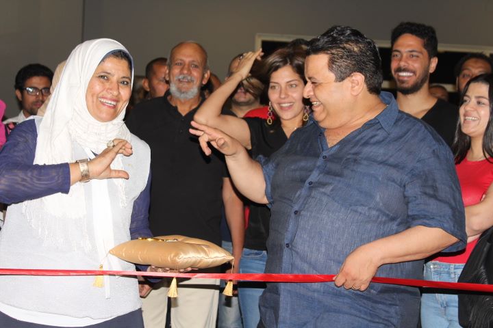 خالد جلال يفتتح معرض ”عندما تتحدث الألوان” للفنانة حنان النحراوى بالهناجر