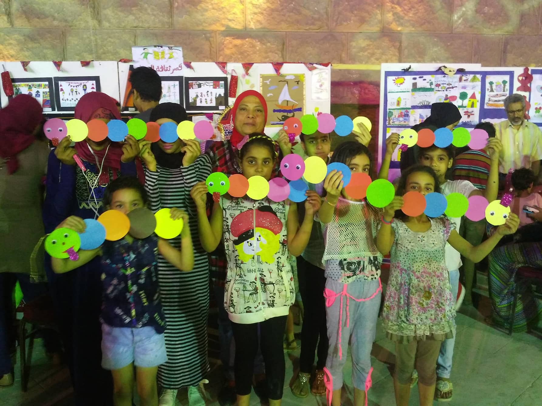 اتوبيس الفن الجميل ينفذ ماكيت مجسم الحارة المصرية بليالى رمضان بسور القاهرة الشمالي