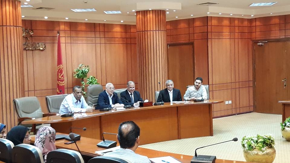 محافظ بورسعيد يتابع تنفيذ مشروع تطوير الخدمات الحكومية في الاحياء والديوان العام