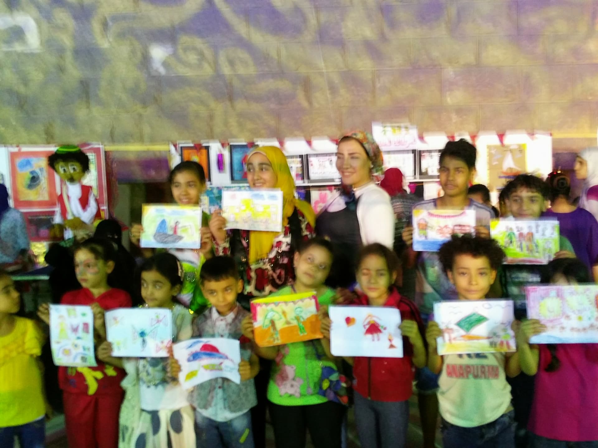 اتوبيس الفن الجميل ينفذ جدارية  عن رمضان في الحارة المصرية