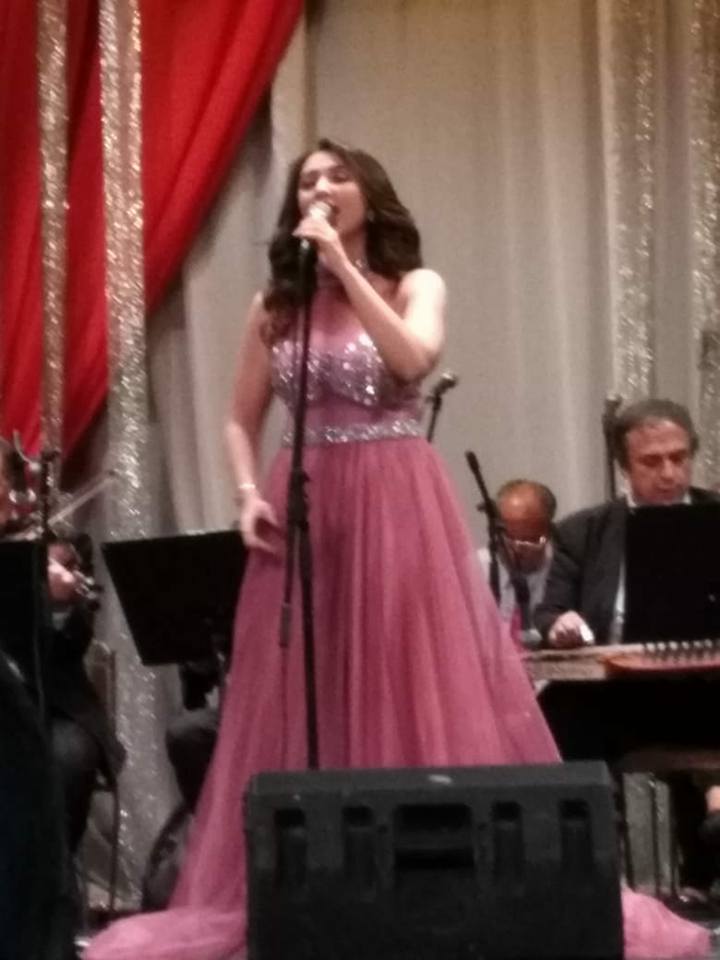 اية عبد الله تحي حفلا غنائيا علي مسرح معهد الموسيقي العربية