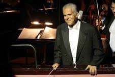 شريف محي الدين يقود اوركسترا اوبرا القاهرة علي المسرح الكبير بالاوبرا