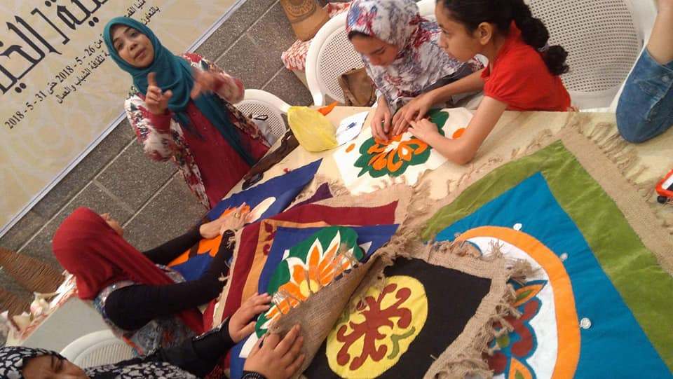 الفنون التشكيلية بمنيا القمح تبدع بورشة الخيامية