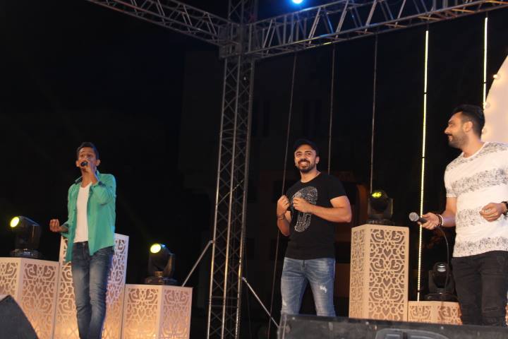 بالصور .. شباب لايف يغنى من اجل المونديال بـ”هل هلالك” بساحة الهناجر