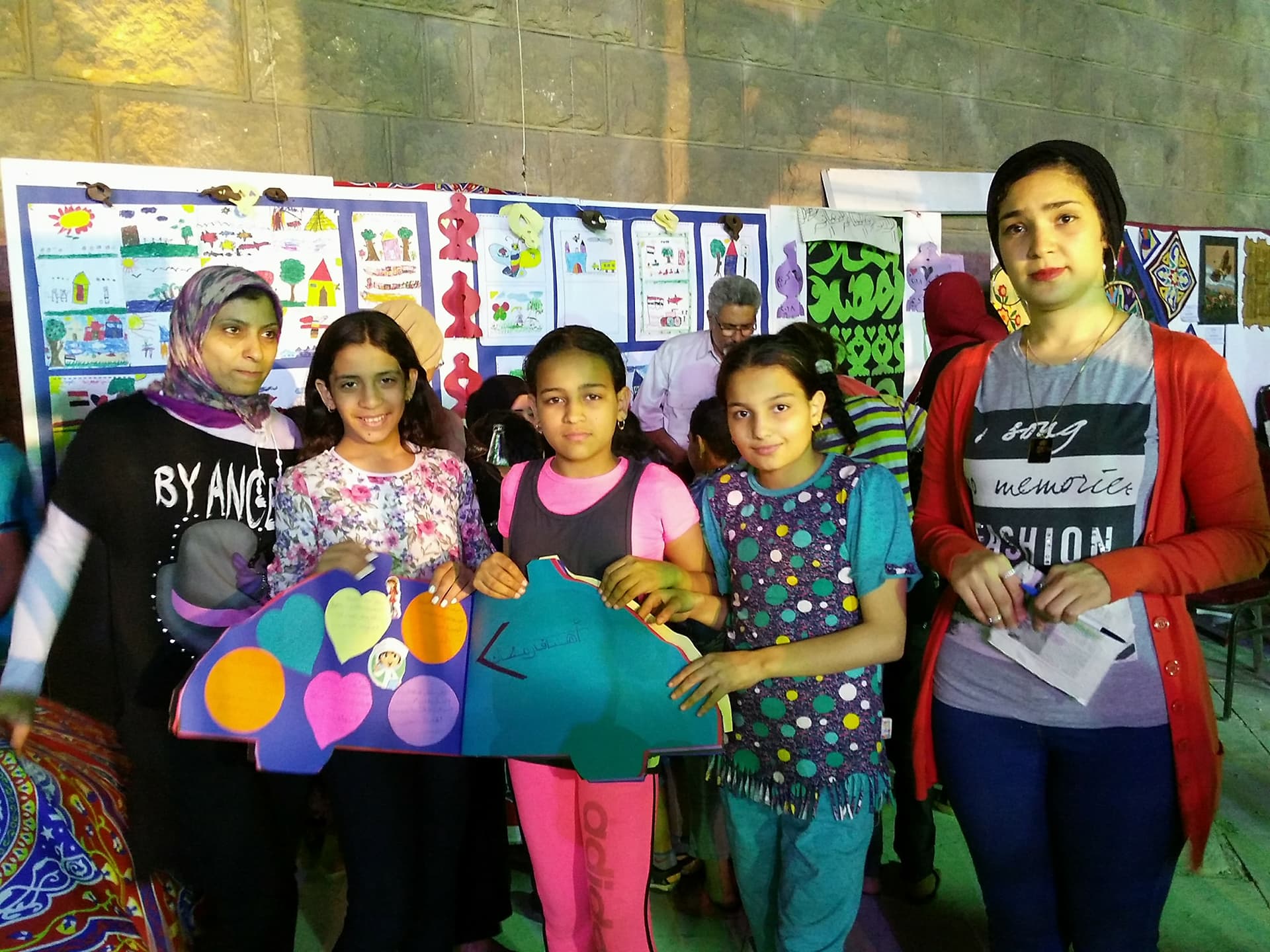 أتوبيس الفن الجميل ينفذ ماكيت الحارة المصرية في ليالى رمضان بسور القاهرة الشمالي