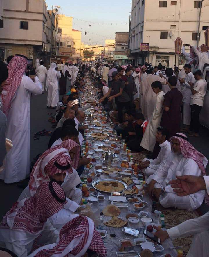 أهالي حي الريان بالطائف تقيم ”مائدة إفطار” صدقه للمرحوم الملك عبدالله