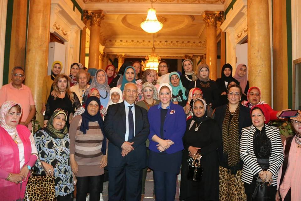 منال العبسي تجتمع بعضوات ”الوفد” وتدشن مبادرة ”المرأة وطن” لتأهيل وتدريب النساء سياسيا