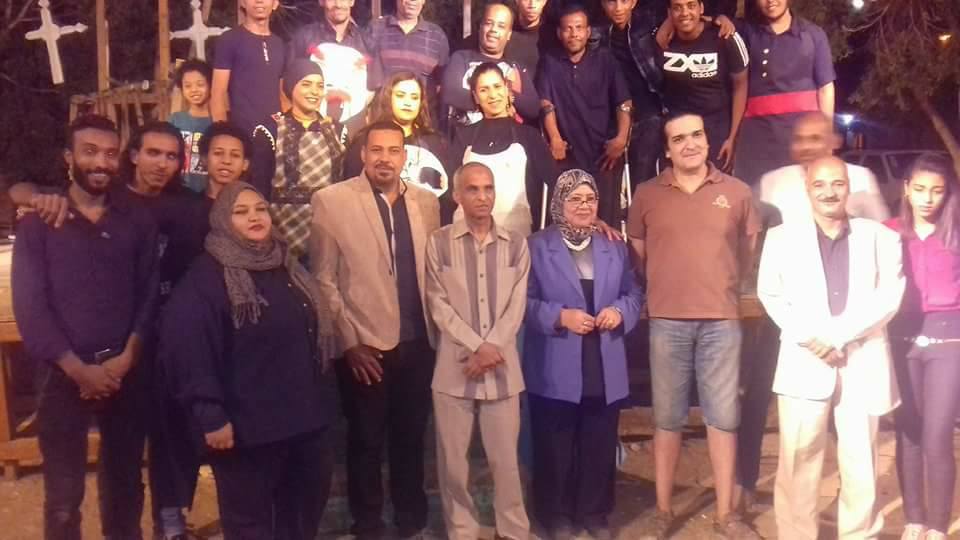 ابو النجا تشهد  ” دائرة الطباشير القوقازية ” على مسرح ثقافة الخارجة