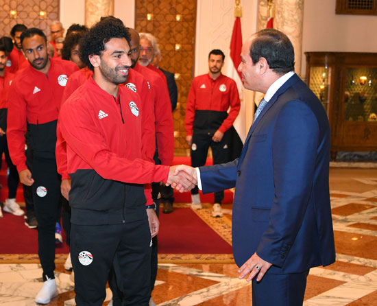 الرئيس السيسي يؤكد أنه يجب علينا جميعا أن ندعم المنتخب الوطنى المصرى