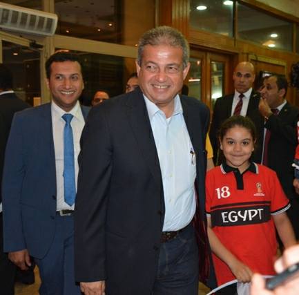وزير الشباب والرياضة يشهد تدريب المنتخب بإستاد القاهرة قبل السفر إلى روسيا