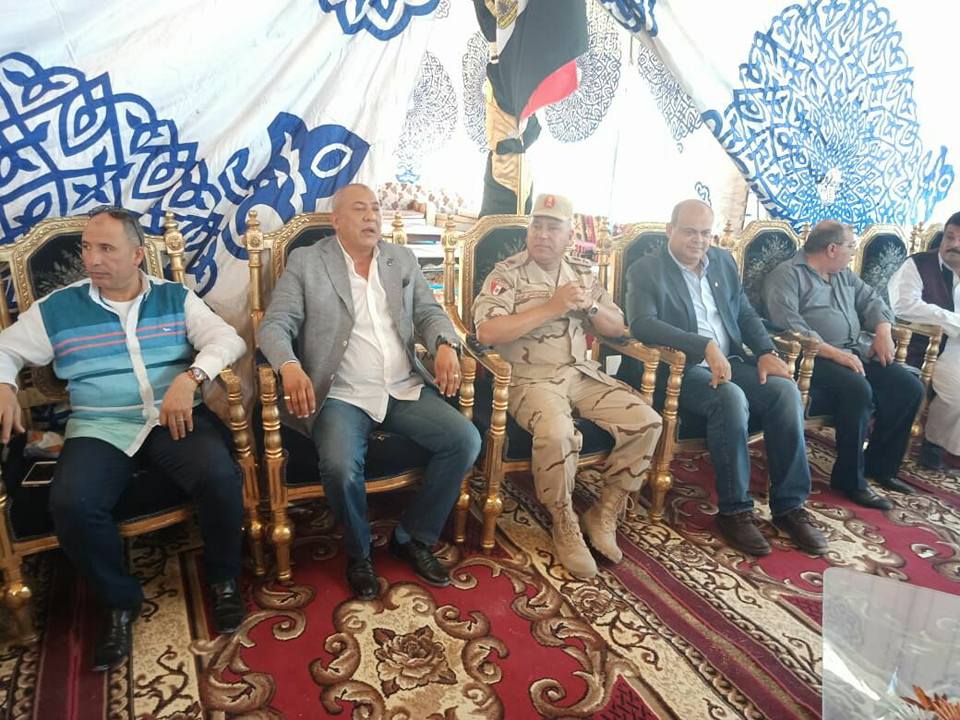بالصور.. كامل الوزير و محافظ مطروح يسلمان أهالي رأس الحكمة هدية رئيس الجمهورية