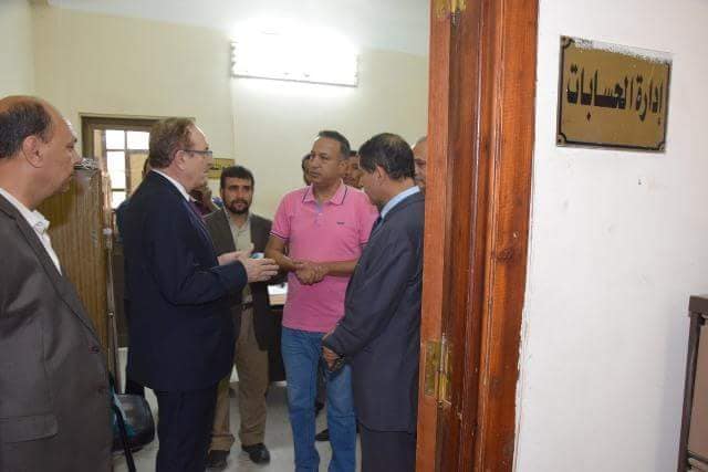 محافظ بني سويف يهنئ العاملين بديوان عام المحافظة بعيد الفطر المبارك