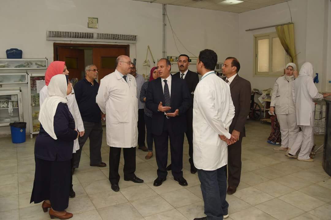 محافظ الإسكندرية يزور مستشفى طلبة سبورتنج ويقدم التهنئة للمرضى بمناسبة عيد الفطر المبارك