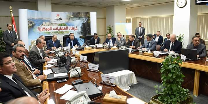 رئيس الوزراء يُتابع مع المحافظين توافر المنتجات البترولية وتطبيق تعريفة الركوب الجديدة