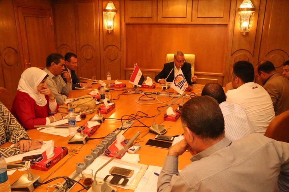 محافظ قنا يعتمد التعريفة الجديدة لسيارات الأجرة بالمحافظة