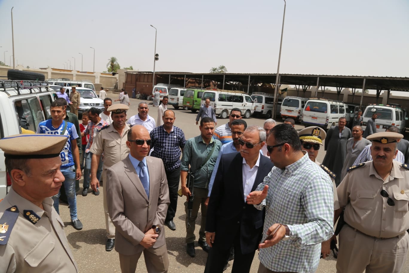 محافظ قنا يتابع تطبيق تعريفة الركوب الجديدة