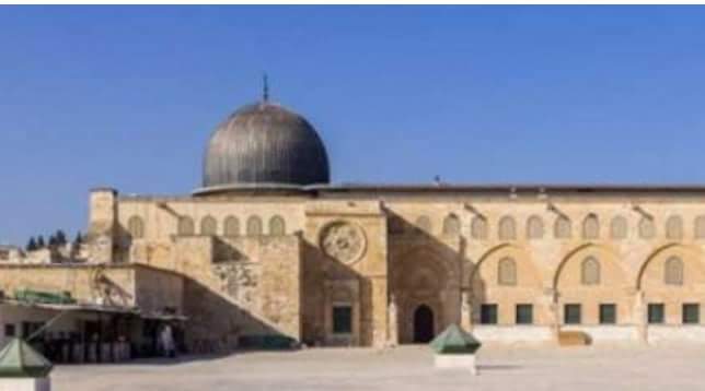 بحراسة من الاحتلال  ​مستوطنون يقتحمون المسجد الأقصى المبارك