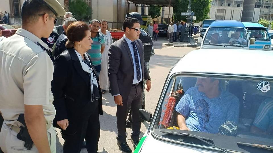 محافظ البحيرة تتأكد من العمل بالتعريفة المقررة لتاكسي الأجرة بدمنهور