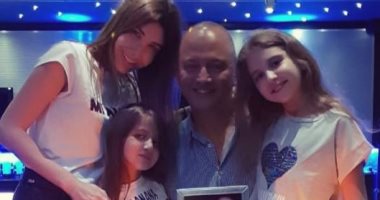 نانسى عجرم تحتفل بعيد الأب مع والدها وزوجها