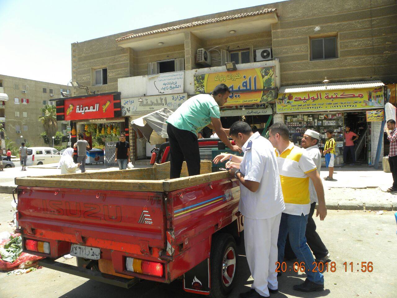 حملات دورية لإزالة الإشغالات ومباني الروف والباعة الجائلين على محور ٢٦ يوليو