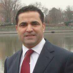 عميد حقوق السادات يقاضي أستاذا للقانون وصحفيا.. نشرا صوره وزوجته على فيس بوك.