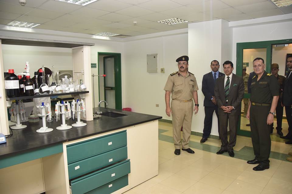 وزير الشباب والرياضة يزور معمل الكشف عن المنشطات التابع للقوات المسلحة